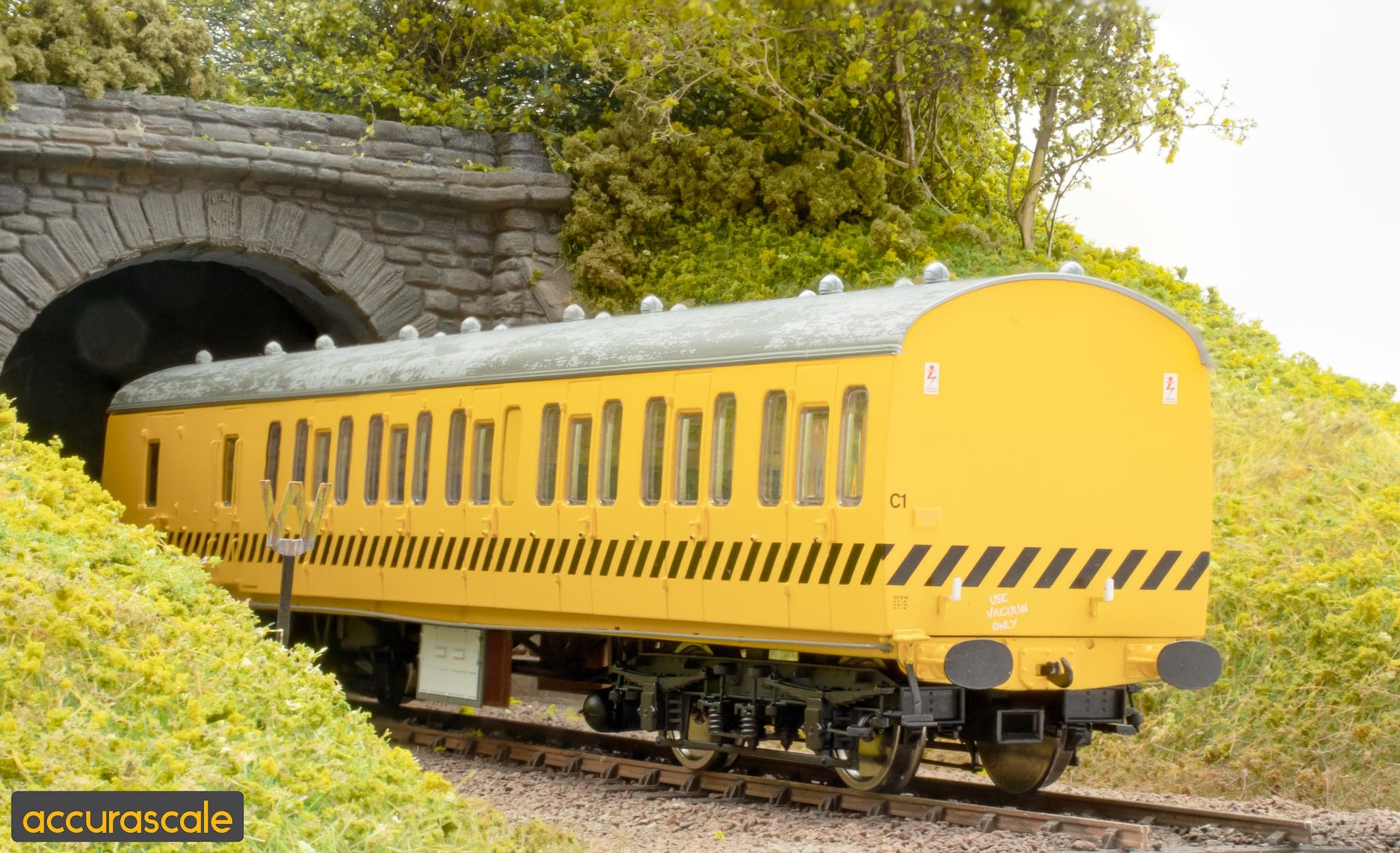 BR Mk1 57' Non-Gangway Coach - BS - BR BTU Tool Vans: ADB963952 - Image 5