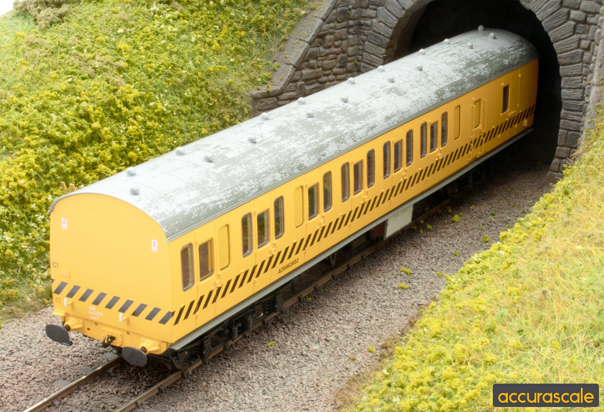 BR Mk1 57' Non-Gangway Coach - BS - BR BTU Tool Vans: ADB963952 - Image 7