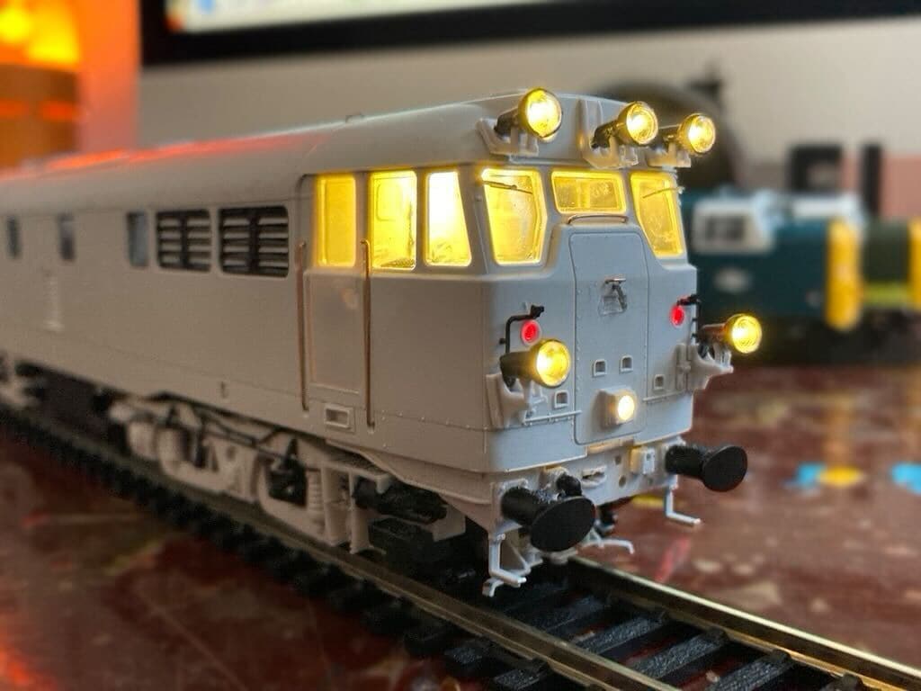 31285 - Network Rail Yellow - Exclusive - Image 5