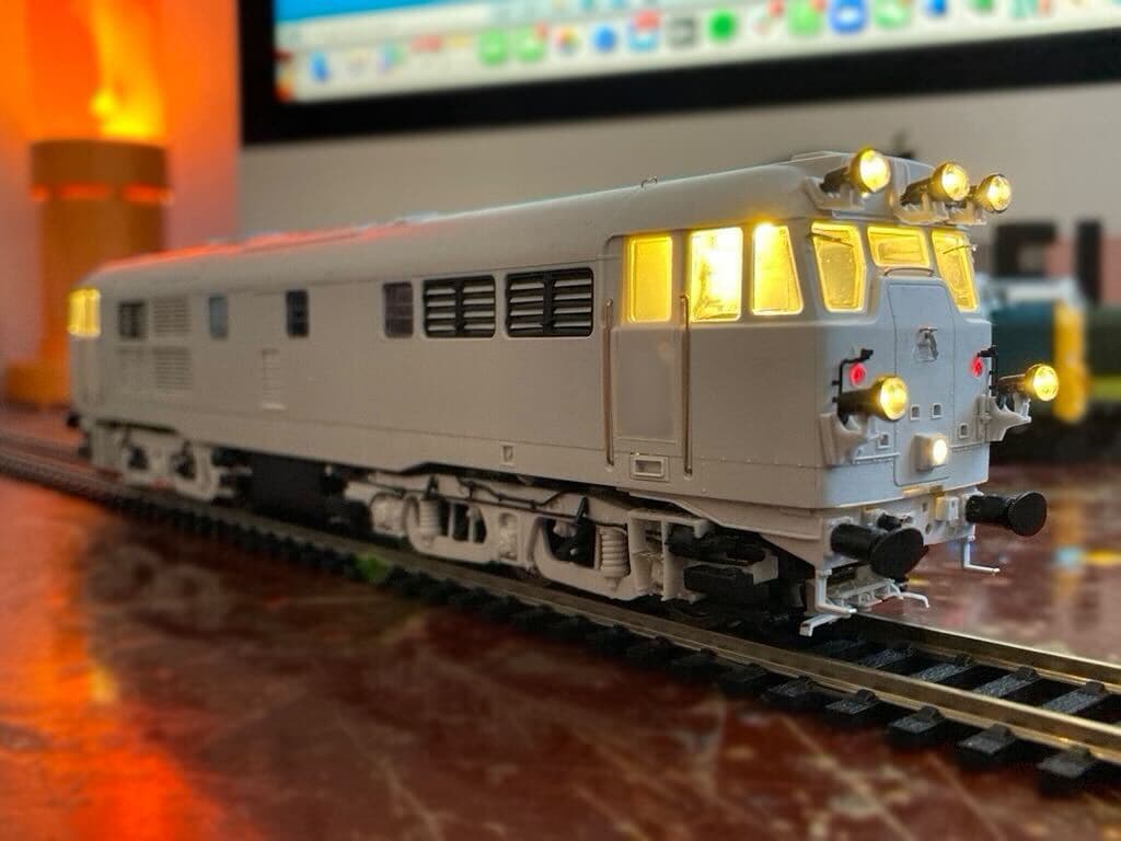 31285 - Network Rail Yellow - Exclusive - Image 6